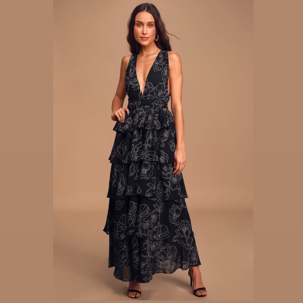 NWT Lulu’s Blooming Kiss Black Floral Print Tiered Maxi Dress